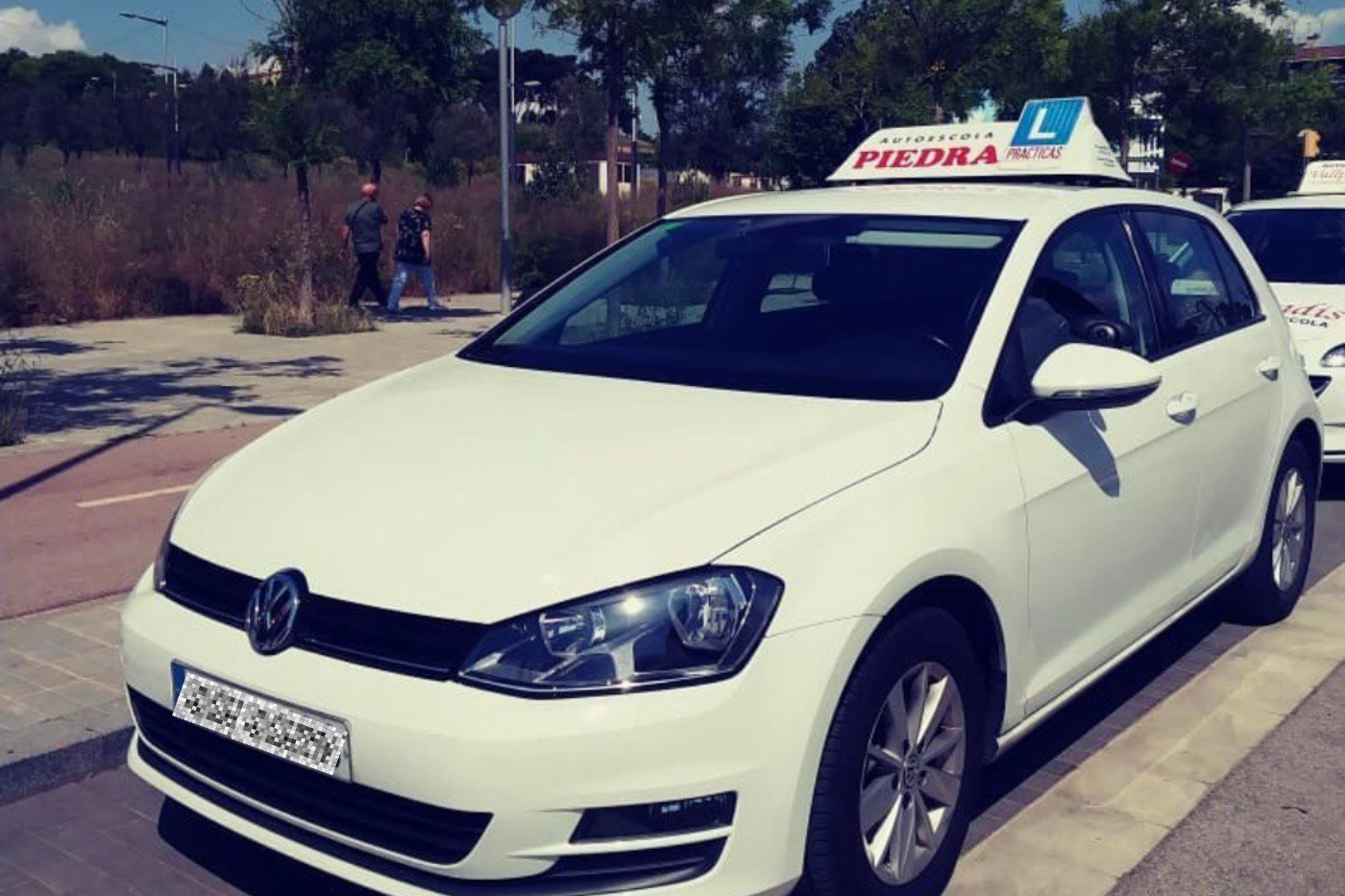 Alumno asistiendo al curso de recuperación total de puntos en Terrassa con Autoescuela Piedr